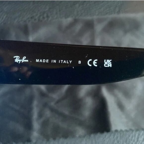 Raybans Black/Brown Roundabout Sunnies with Smoke Gray Gradient lenses main image 2